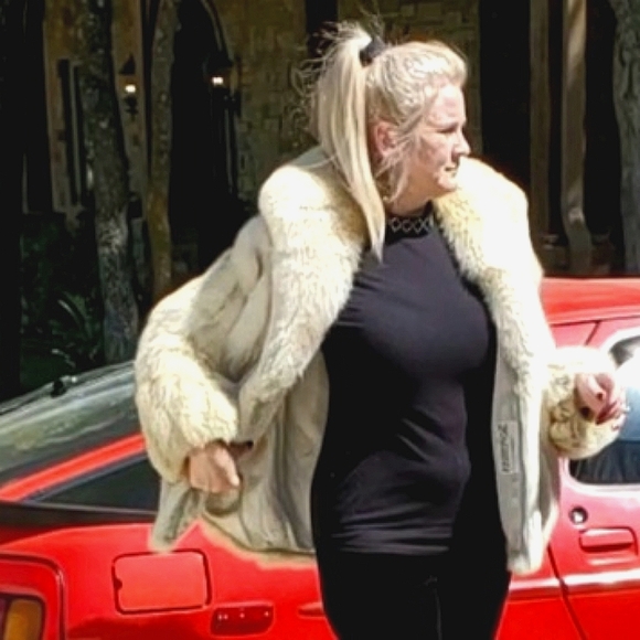 Fox Fur Coat: Ivory Fur with Brown Tips - Picture 10 of 17